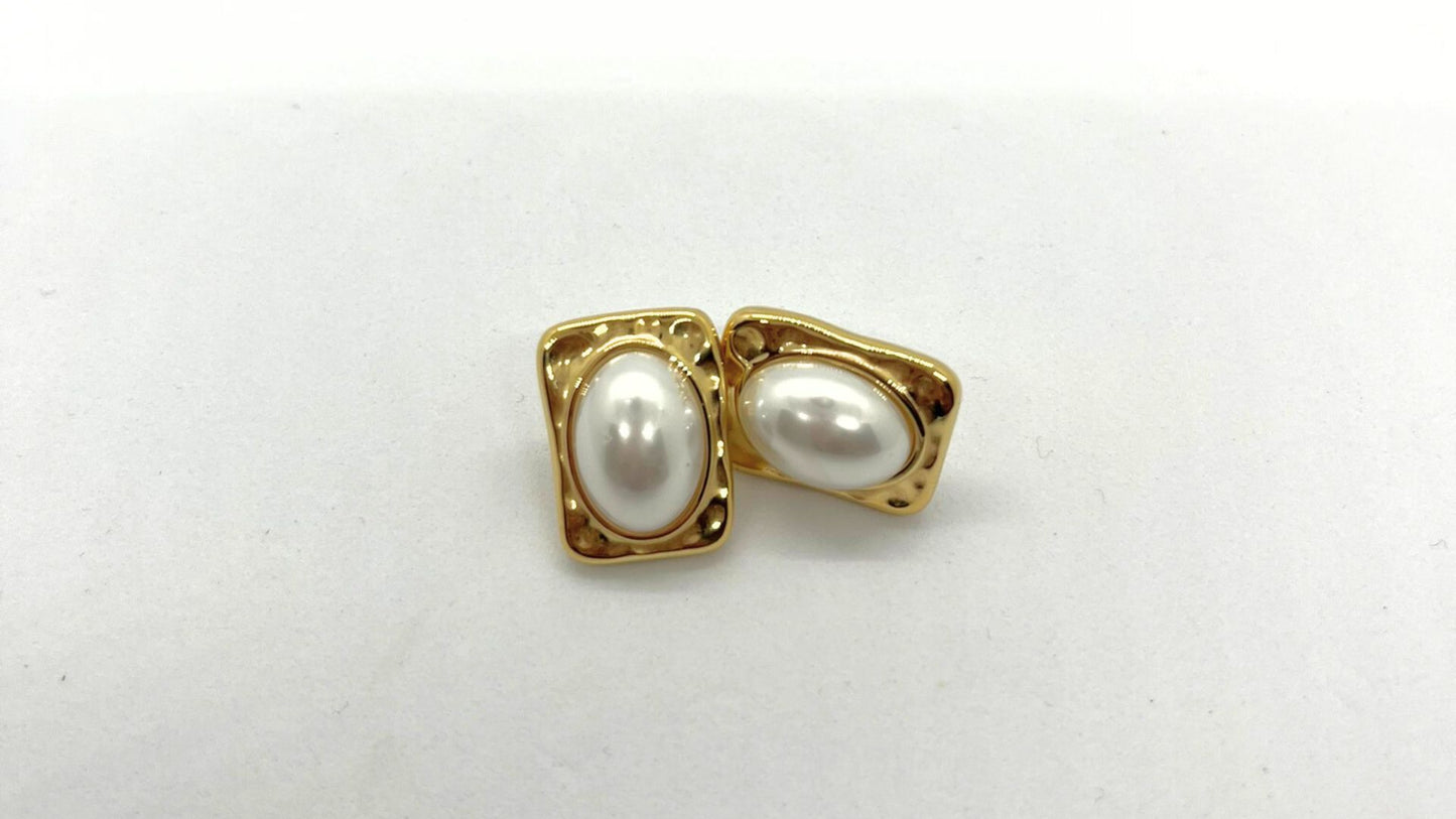 Aura Quration: Unstoppable Confidence - Treasure Stud Earrings (gold)