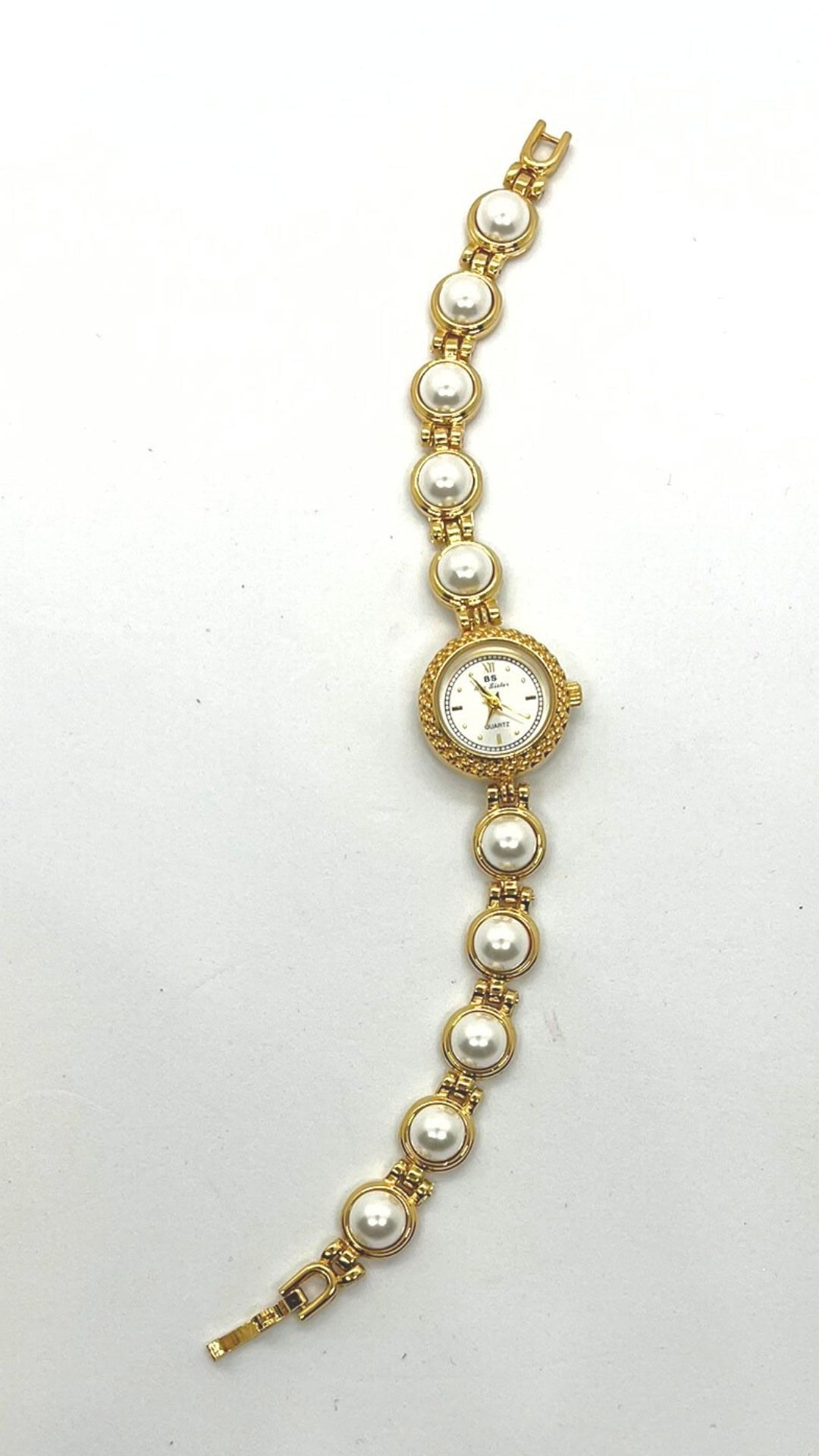 Aura Quration: Unstoppable Confidence - Timeless Touch Watch