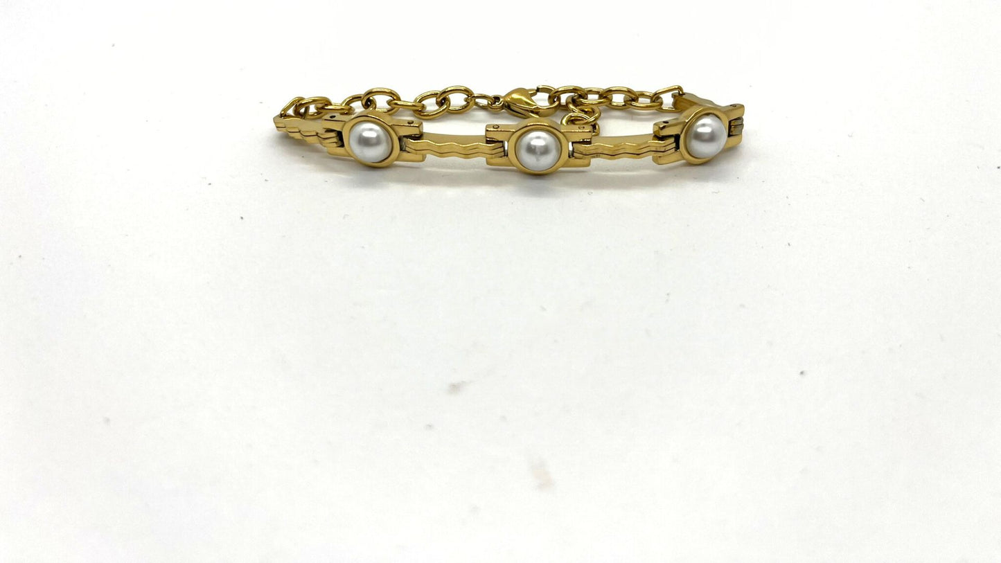 Aura Quration: Unstoppable Confidence - Golden Thread Bracelet