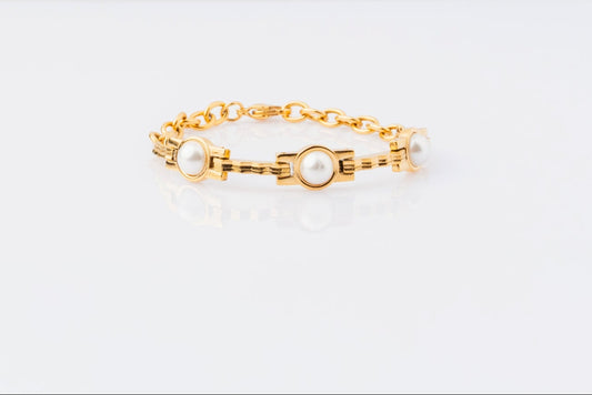 Aura Quration: Unstoppable Confidence - Golden Thread Bracelet