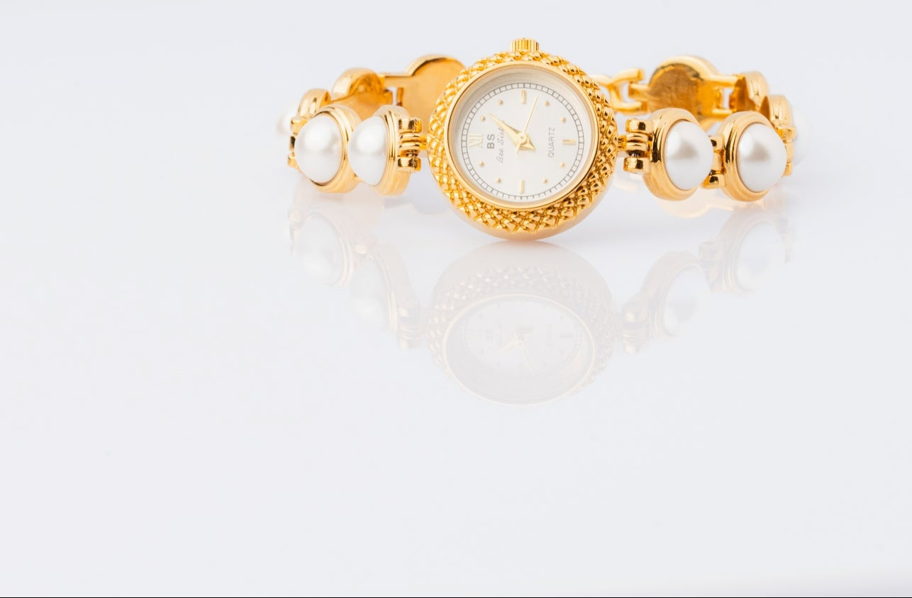 Aura Quration: Unstoppable Confidence - Timeless Touch Watch