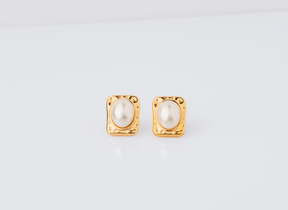 Aura Quration: Unstoppable Confidence - Treasure Stud Earrings (gold)