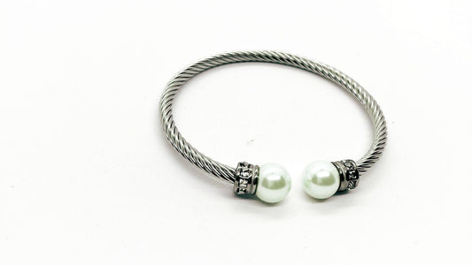 Aura Quration: Everyday Beauty - Twisting it Up Bangle Cuff