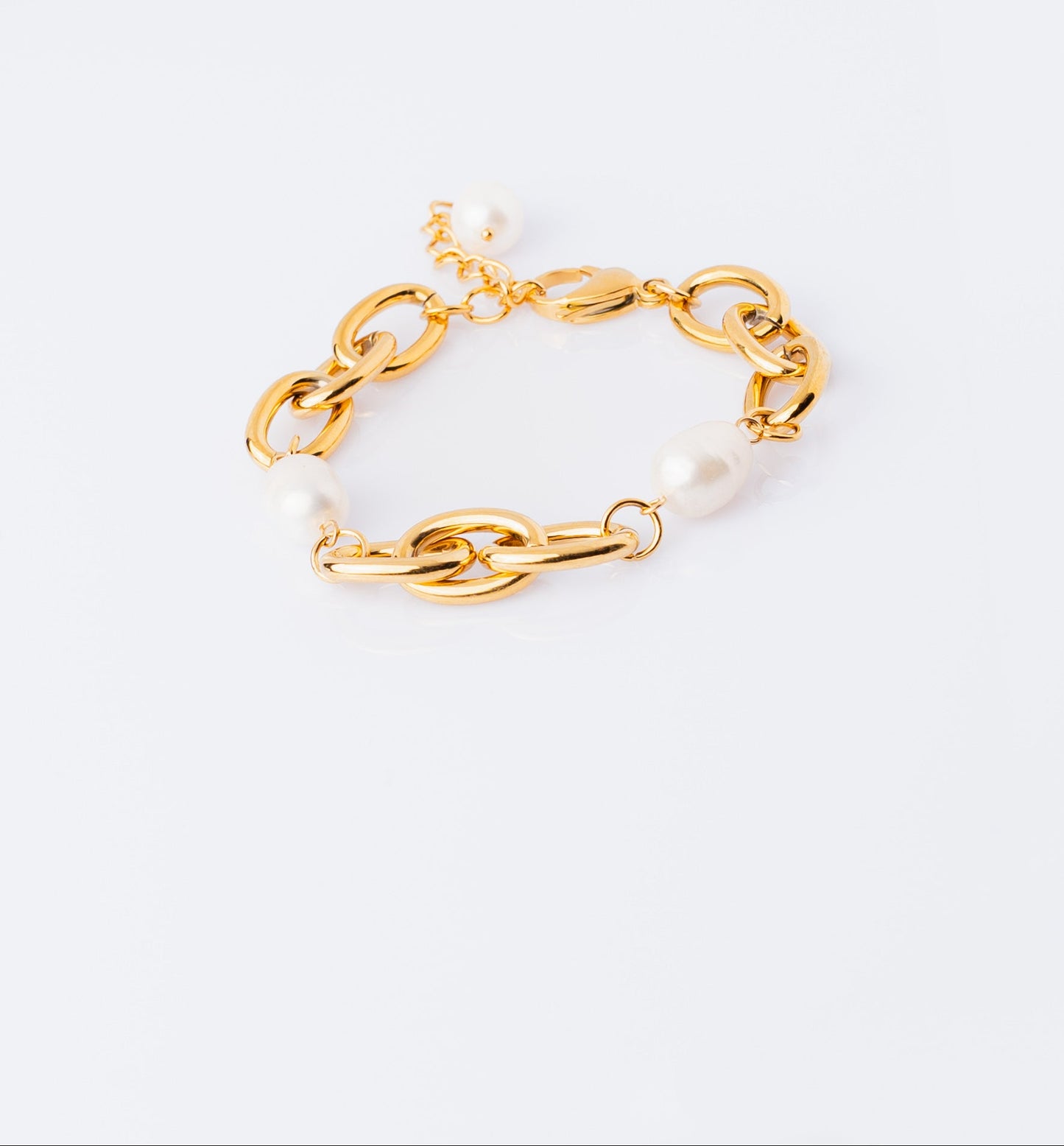 Aura Quration: Elevated Elegance - Refined Beauty Bracelet
