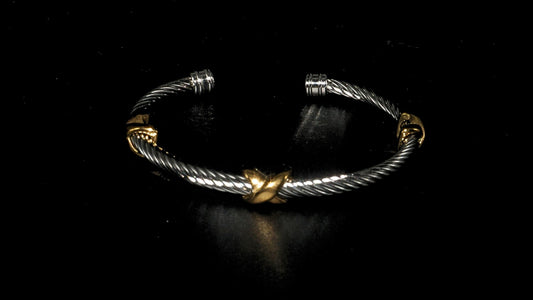 Anomi Quration: Unstoppable Confidence - Unyielding Grace Bangle