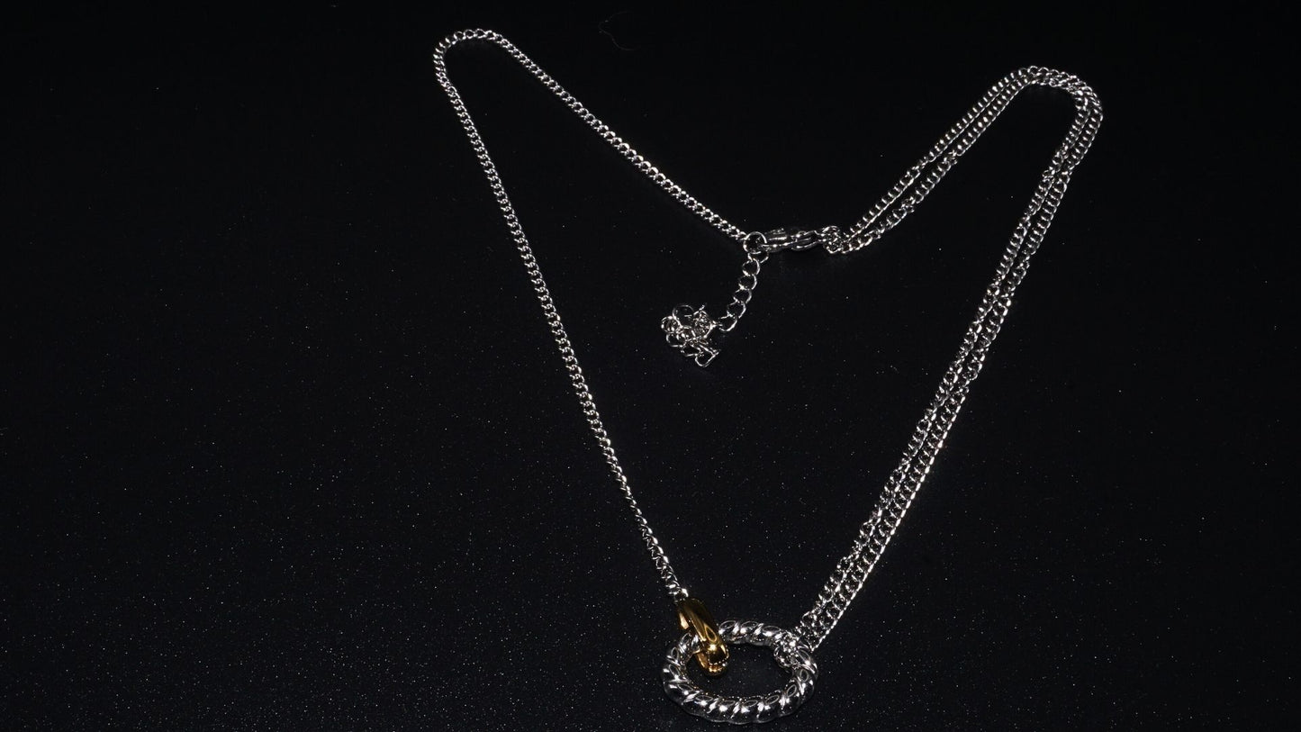 Anomi Quration: Elevated Elegance - Interlocked Contrast Necklace