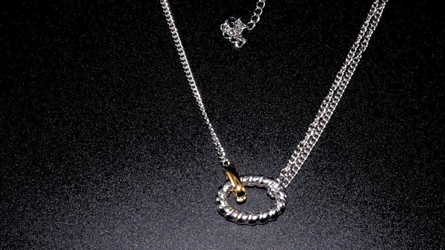 Anomi Quration: Elevated Elegance - Interlocked Contrast Necklace