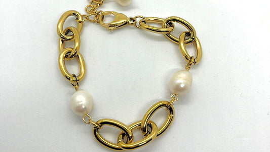 Aura Quration: Elevated Elegance - Refined Beauty Bracelet