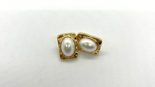 Aura Quration: Unstoppable Confidence - Treasure Stud Earrings (gold)