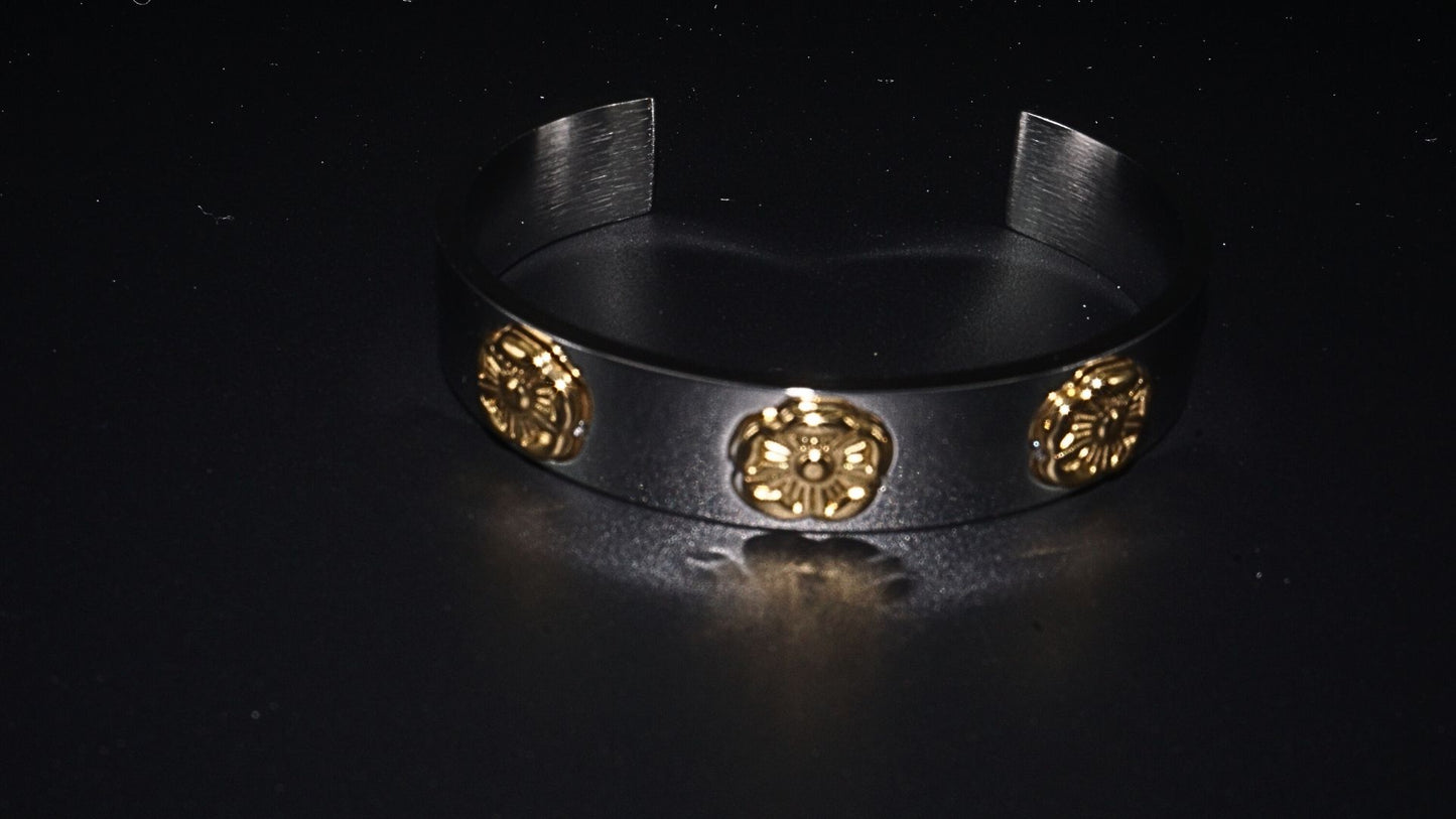 Anomi Quration: Que's Quorner - Forever Blooming Cuff Bangle