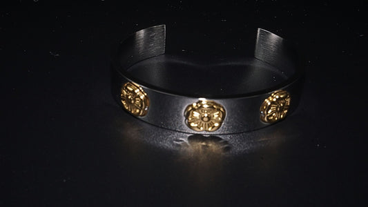 Anomi Quration: Que's Quorner - Forever Blooming Cuff Bangle