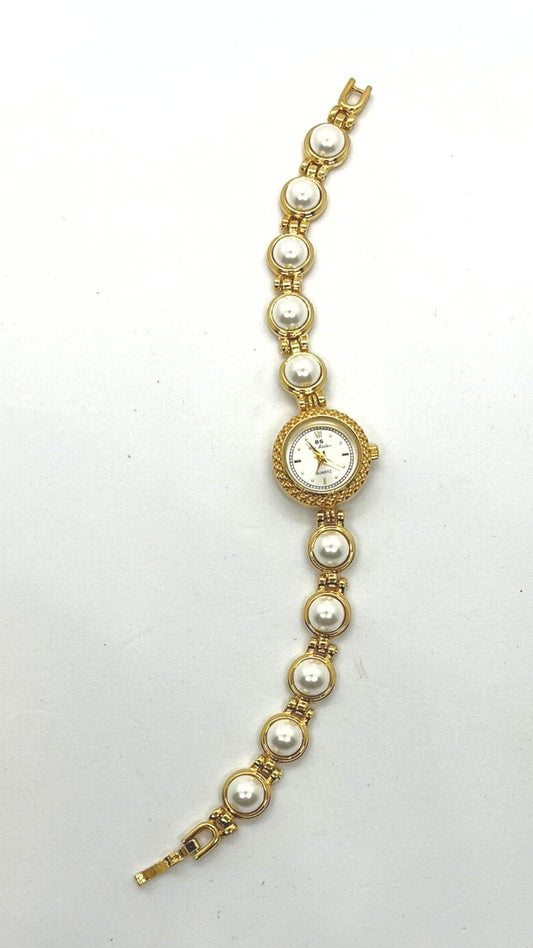Aura Quration: Unstoppable Confidence - Timeless Touch Watch