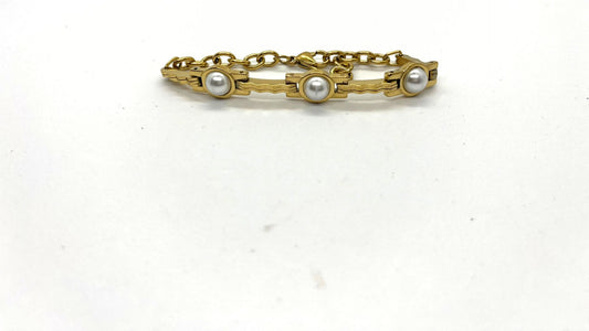 Aura Quration: Unstoppable Confidence - Golden Thread Bracelet