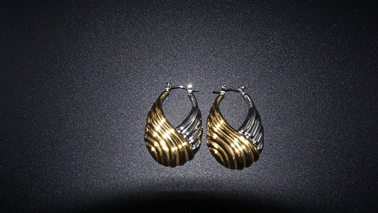 Anomi Quration: Everyday Beauty - Flowing Form Hoop Earrings
