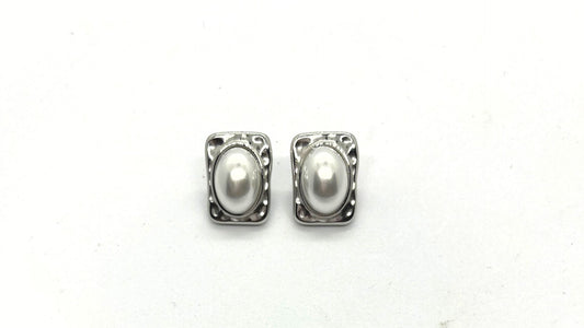 Aura Quration: Unstoppable Confidence - Treasure Stud Earrings (silver)
