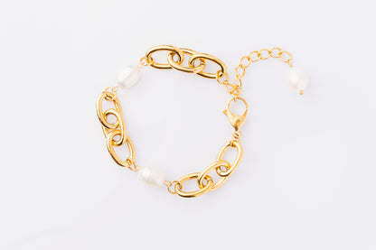 Aura Quration: Elevated Elegance - Refined Beauty Bracelet