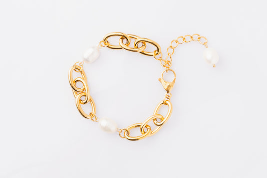 Aura Quration: Elevated Elegance - Refined Beauty Bracelet