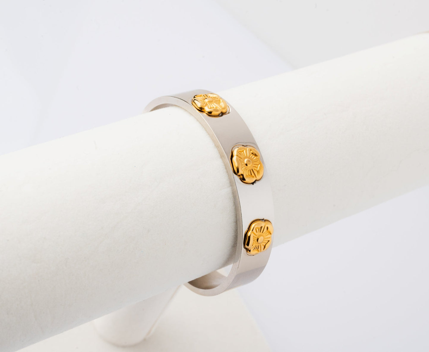 Anomi Quration: Que's Quorner - Forever Blooming Cuff Bangle