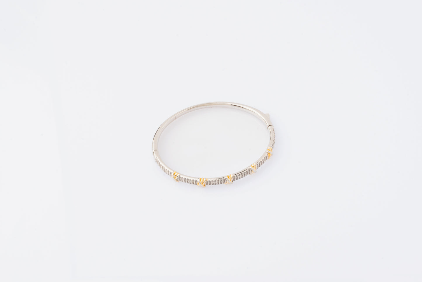 Anomi Quration: Que's Corner - Radiating Light Bangle