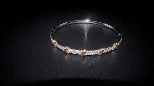 Anomi Quration: Que's Corner - Radiating Light Bangle
