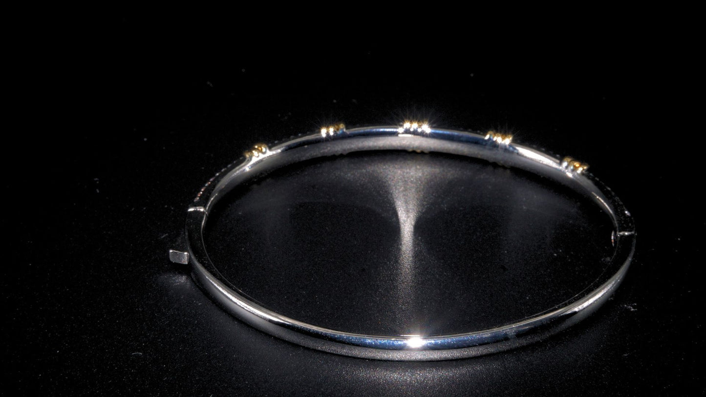 Anomi Quration: Que's Corner - Radiating Light Bangle